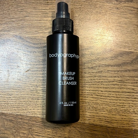Bodyographypro Other - BODYOGRAPHY Makeup Brush Cleanser 4 Fl Oz
